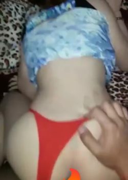 Ricura De flaquita cogiendo mientras mamá no esta 7