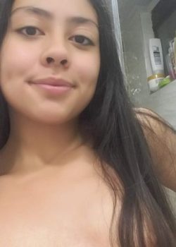 Mina Flaquita Muestra Las Tetitas Por Chat 5