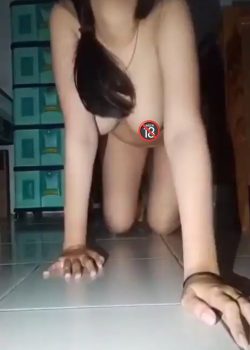 Minita Deliciosa Se Desnuda Y Toca En 4 + Vídeo full 4