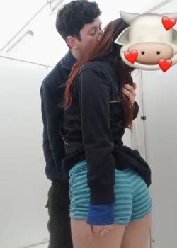 Estudiante nalgona coge y chupa rico 1