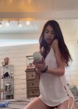 Flaquita caliente se da rico Con El consolador 3