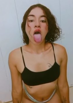 Jovencita Morena Juguetona+ 3 Videos 2
