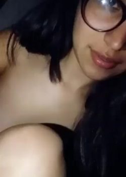 Tímida pero se toca rico la Concha 4