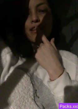 Jovencita Traviesa Dándose Dedos 9
