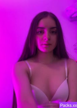 Preciosa Morra Divina Se Desnuda En El Baño 1